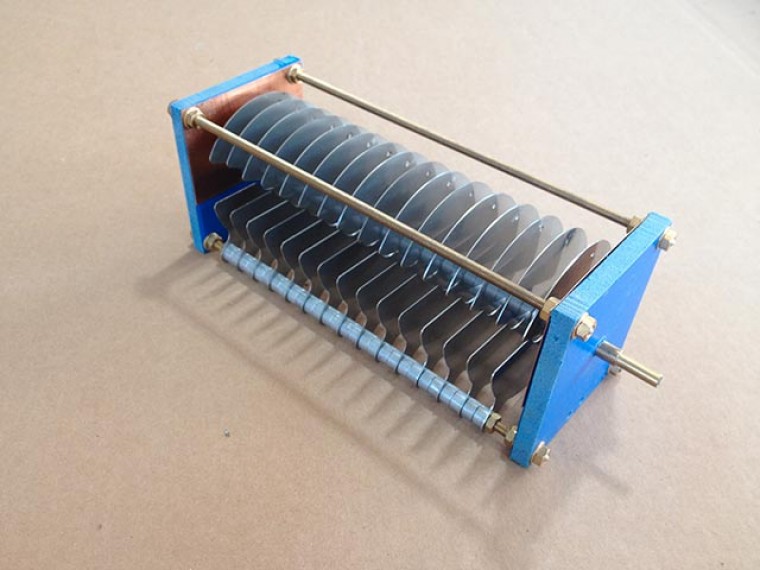 Condensador variable de 20/130pF